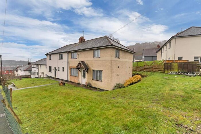 3 Bedroom Semi Detached House For Sale In Woodlands Grove, Froncysyllte, LL20