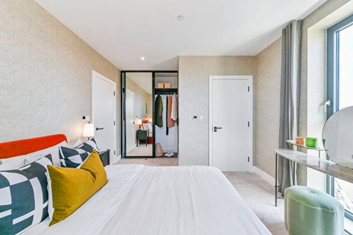 2 Bedroom Flat For Sale In London Square Croydon, Croydon, CR0