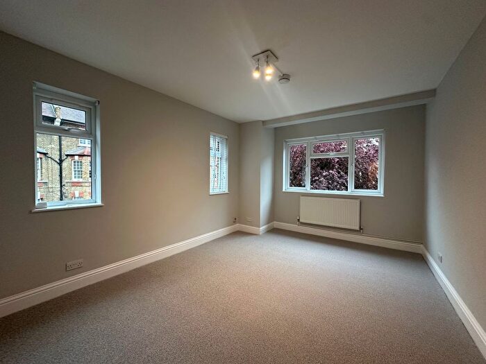 3 Bedroom Flat To Rent In Saltwood Grove, London, SE17