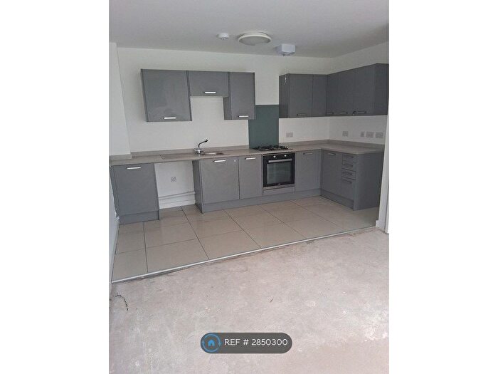2 Bedroom Flat To Rent In Archers Corner, Wirral, CH62