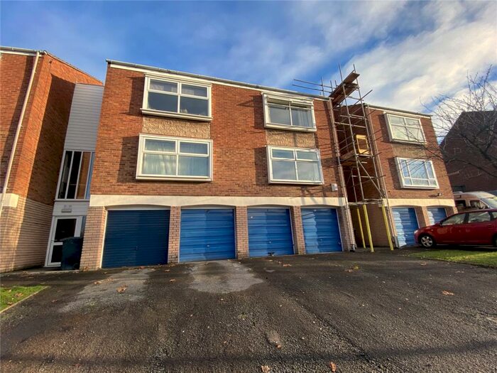 1 Bedroom Apartment To Rent In Glynn Crescent, Halesowen, West Midlands, B63