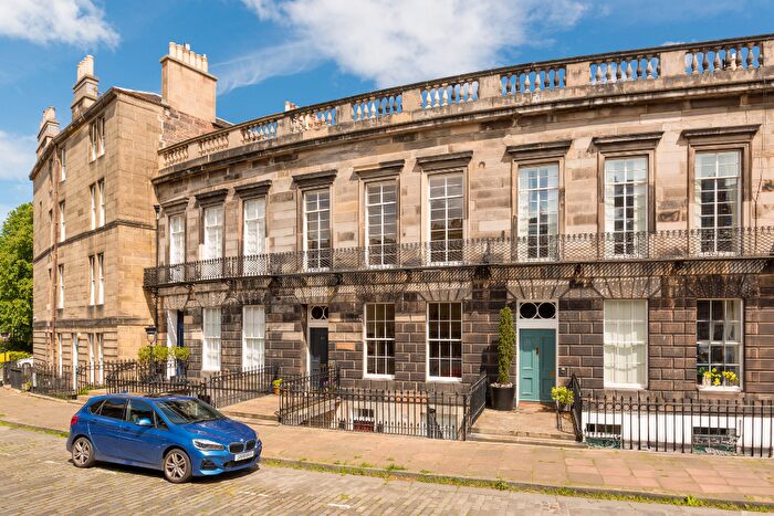 3 Bedroom Ground Maisonette For Sale In Danube Street, Stockbridge, Edinburgh, EH4
