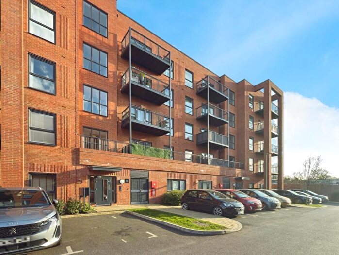 1 Bedroom Apartment For Sale In Batik Court, Rayon Close, Wallington, SM6