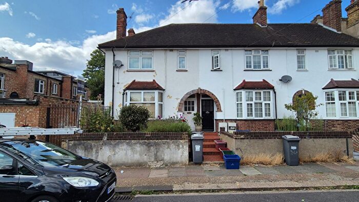 2 Bedroom Flat To Rent In Loring Road, Isleworth, TW7