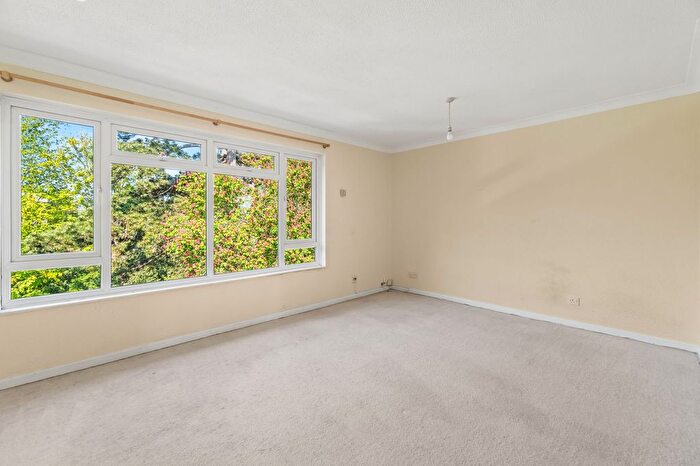2 Bedroom Flat For Sale In Brighton Road, Sutton, SM2
