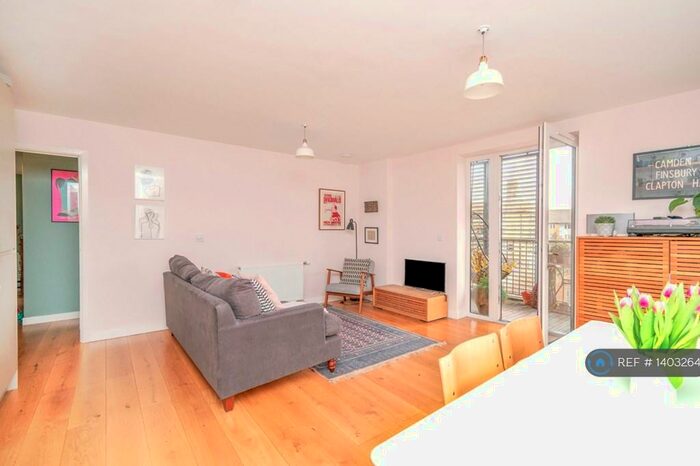 3 Bedroom Flat To Rent In Gallagher House, London, E9