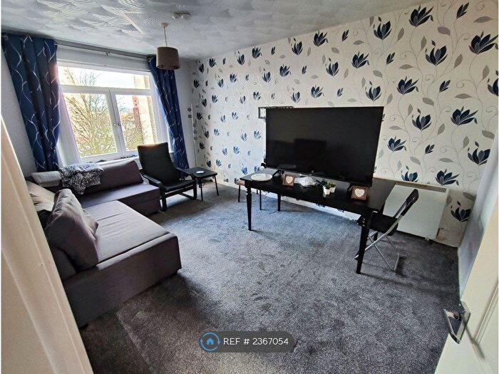3 Bedroom Flat To Rent In Court Road, Port Glasgow, PA14