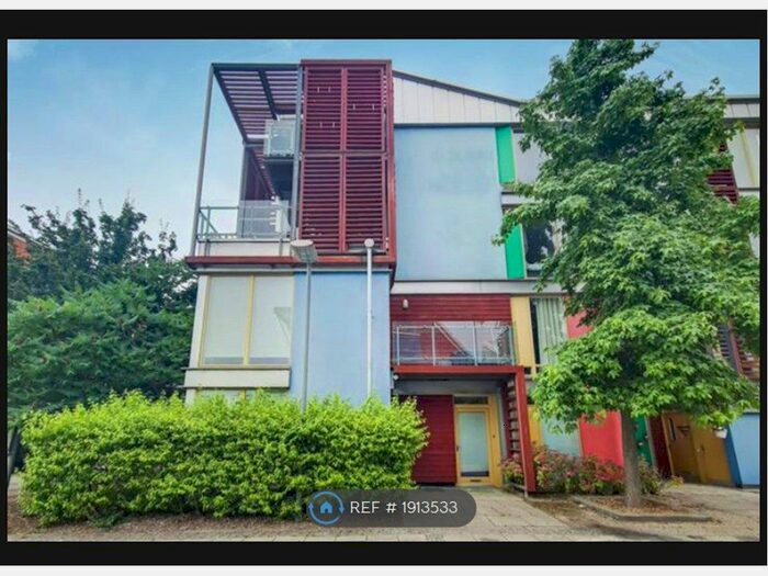 2 Bedroom Flat To Rent In Greenwich Millinieum Village, London, SE10