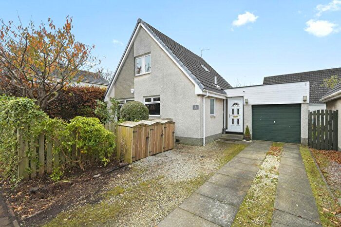 4 Bedroom Detached House For Sale In Mortonhall Park Drive, Edinburgh, EH17