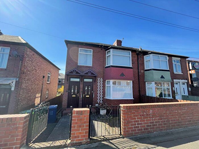 3 Bedroom Flat For Sale In Benfield Road, Heaton, Newcastle Upon Tyne, NE6