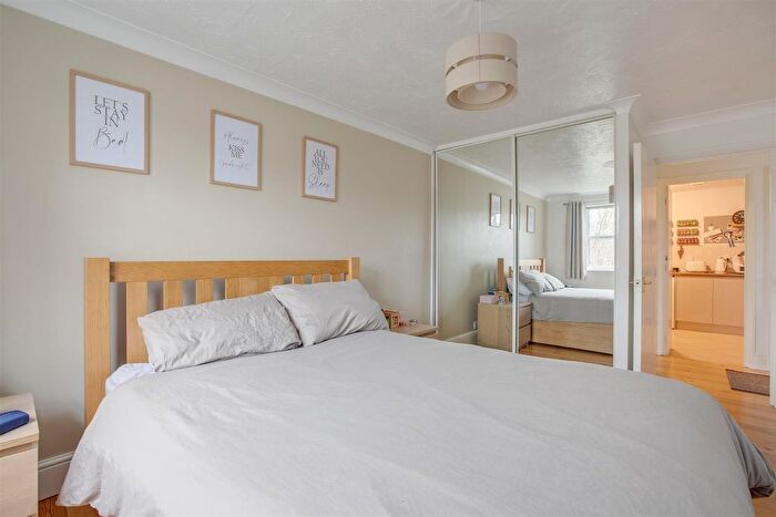 2 Bedroom Flat For Sale In Gandon Vale, High Wycombe, HP13