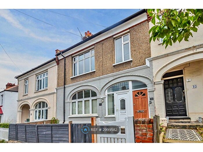 2 Bedroom Flat To Rent In Torquay Drive, Leigh-On-Sea, SS9