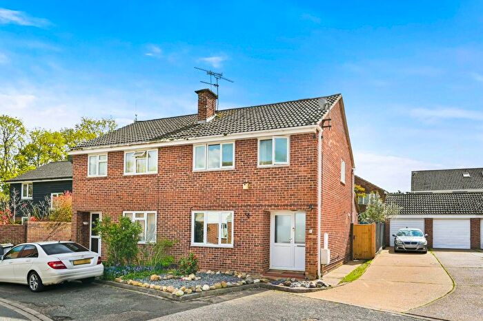 3 Bedroom Semi-Detached House For Sale In Rayfield Close, Barnston, Essex, CM6