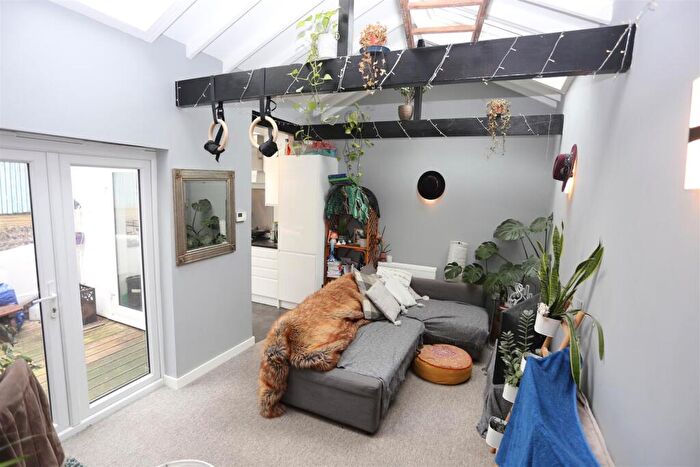 1 Bedroom Maisonette To Rent In Devonshire Place, Brighton, BN2