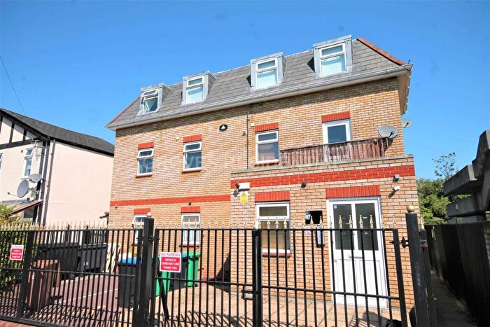 1 Bedroom Flat To Rent In Grafton Road, New Malden, KT3