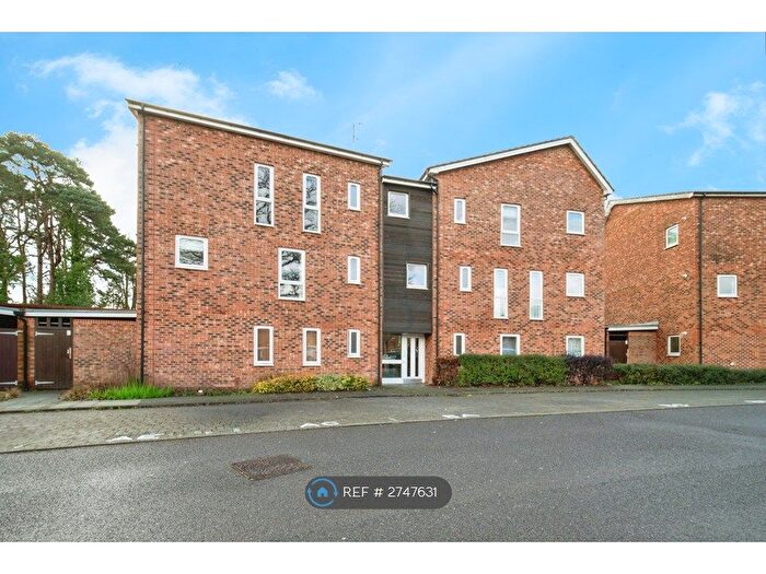 2 Bedroom Flat To Rent In Hampden Crescent, Bracknell, RG12