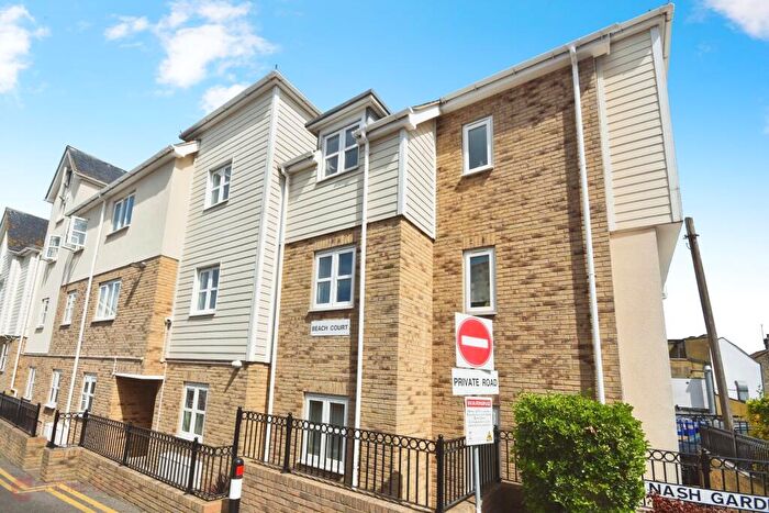 2 Bedroom Flat For Sale In Nash Gardens, Broadstairs, CT10