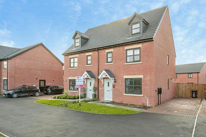 4 Bedroom Town House For Sale In Davenport Close, Armthorpe, Doncaster, DN3