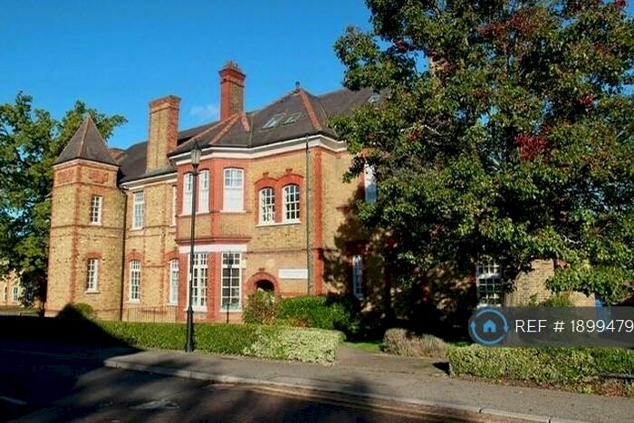 2 Bedroom Flat To Rent In Pennington Drive, London, N21