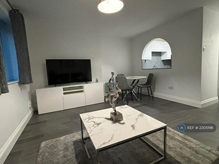 1 Bedroom Flat To Rent In Haxby Court, Cardiff, CF10