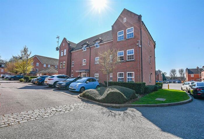 2 Bedroom Apartment For Sale In Avian Avenue, Frogmore, St. Albans, AL2