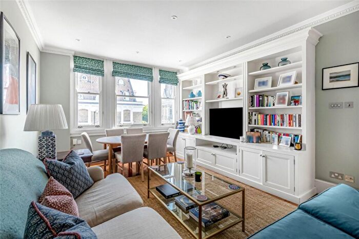 2 Bedroom Apartment For Sale In Redcliffe Square, Chelsea, London, SW10