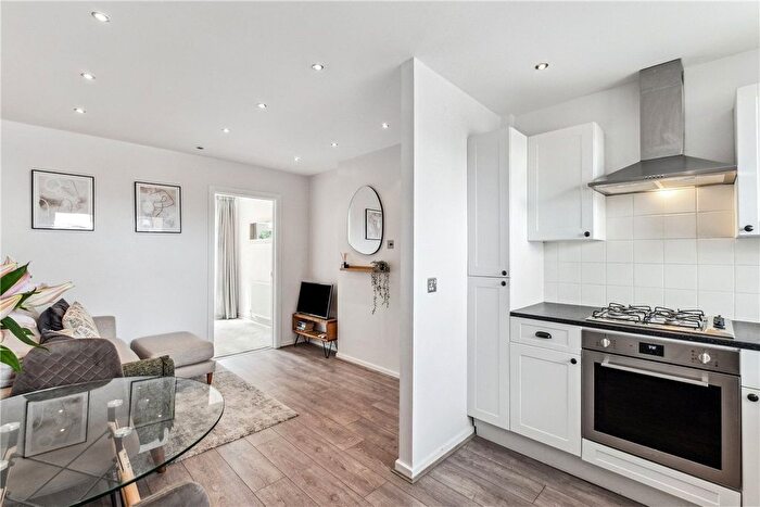2 Bedroom Flat To Rent In Bell Drive, London, SW18