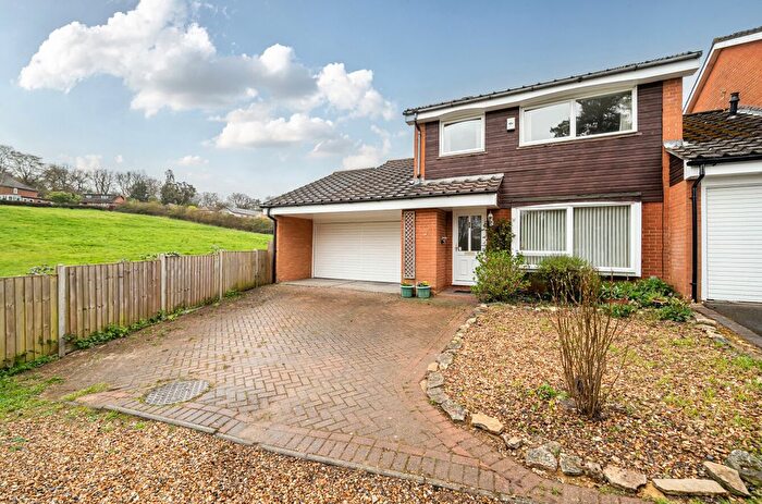 4 Bedroom Link Detached House For Sale In Emmets Park, Binfield, Bracknell, RG42