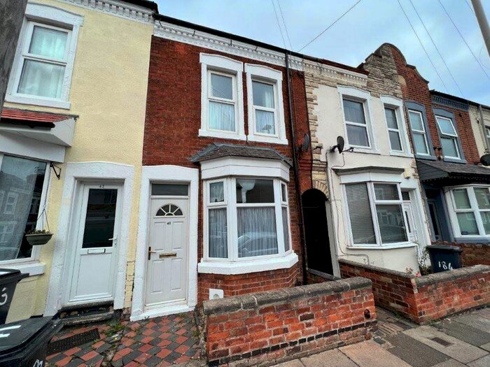 Semi-Detached House To Rent In Hawkesbury Road, Leicester, LE2