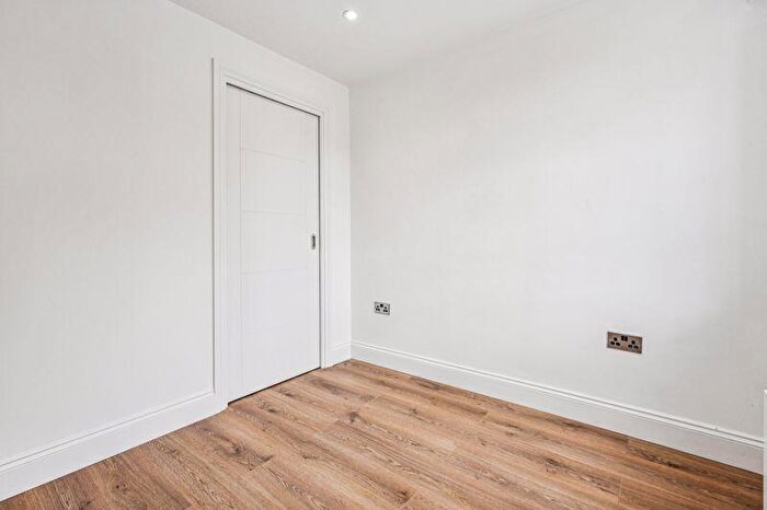 1 Bedroom Flat To Rent In Broadway, Stratford, E15