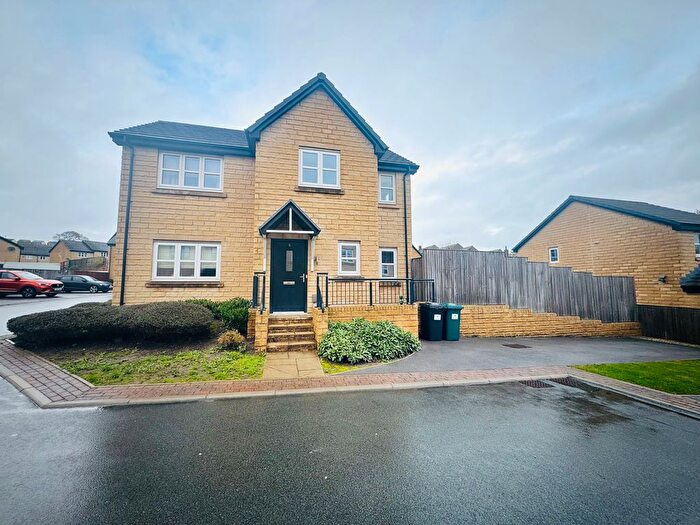 3 Bedroom Detached House To Rent In Valley Meadow, Denholme, Bradford, BD13