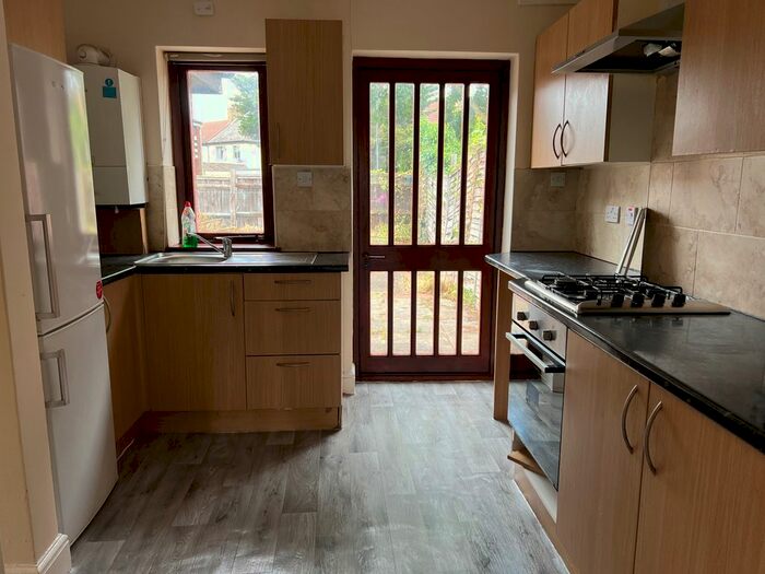 4 Bedroom End Of Terrace House To Rent In Bennetts Castle Lane, Dagenham, RM8