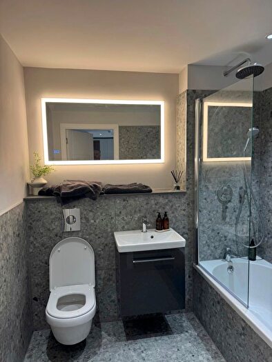 1 Bedroom Flat To Rent In Uxbridge, UB8