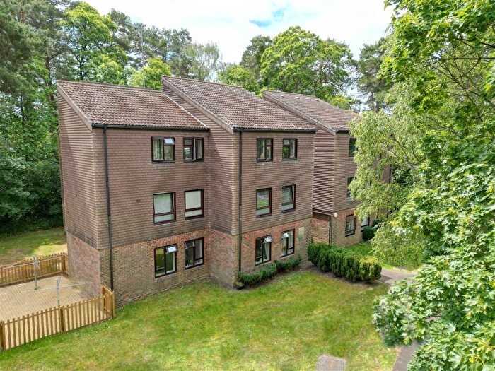 2 Bedroom Apartment For Sale In Dawsmere Close, Camberley, GU15
