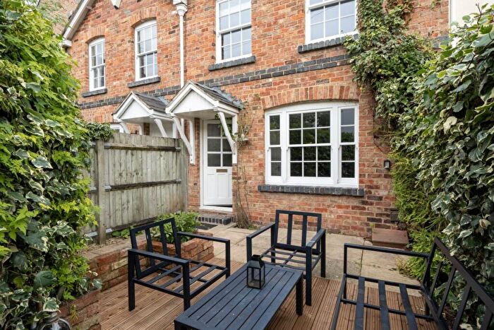 2 Bedroom Cottage To Rent In Chapel Lane Cheltenham, GL50