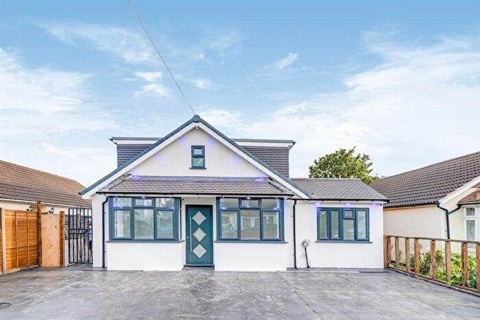 8 Bedroom Detached House To Rent In Iona Crescent, Slough, SL1