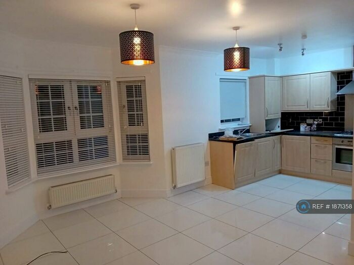 2 Bedroom Flat To Rent In Parklands Oval, Glasgow, G53