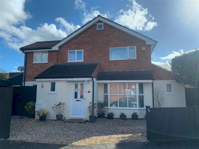 4 Bedroom Property To Rent In Cannock Road, Aylesbury, HP20