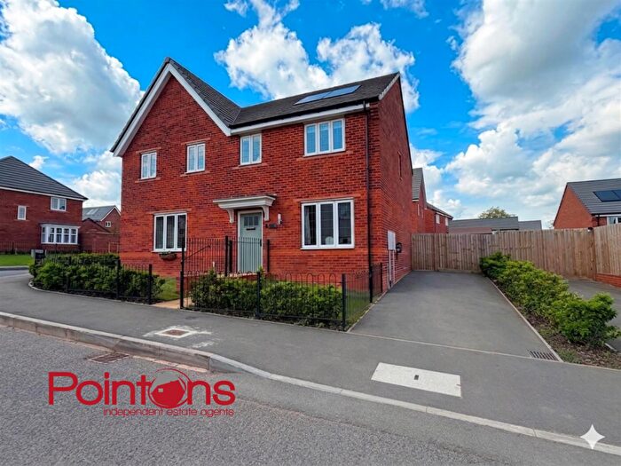 3 Bedroom Semi-Detached House For Sale In Maple Close, Atherstone, CV9