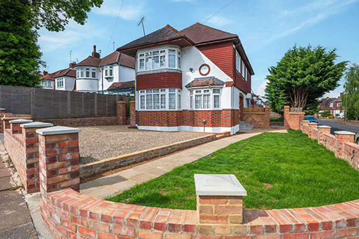 4 Bedroom Detached House For Sale In Hawes Lane, West Wickham, BR4