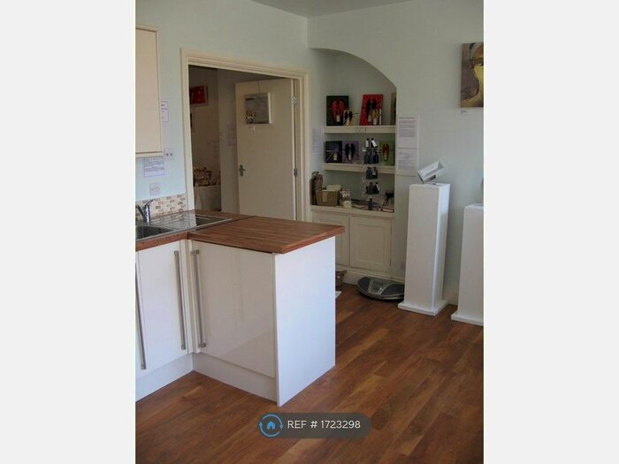 Studio To Rent In Brunswick Terrace, Hove, BN3
