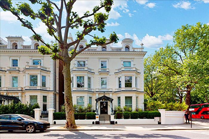 2 Bedroom Flat To Rent In Holland Park, London, W11