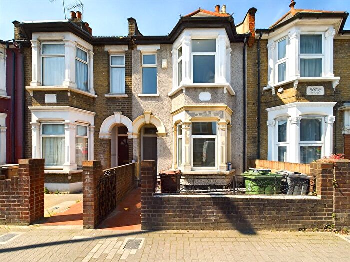 3 Bedroom Detached House To Rent In Palmerston Road, Walthamstow, London, E17