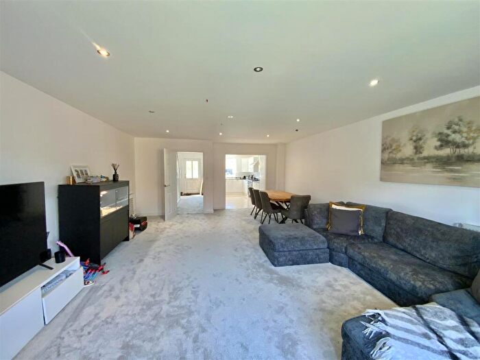 3 Bedroom End Of Terrace House For Sale In Blenheim Avenue, Stony Stratford, Milton Keynes, MK11