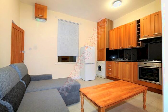 2 Bedroom Flat To Rent In Cranbrook Road, Ilford, Ilford, IG1