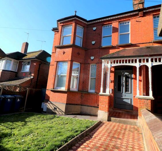 2 Bedroom Flat To Rent In Hammers Lane, London, NW7