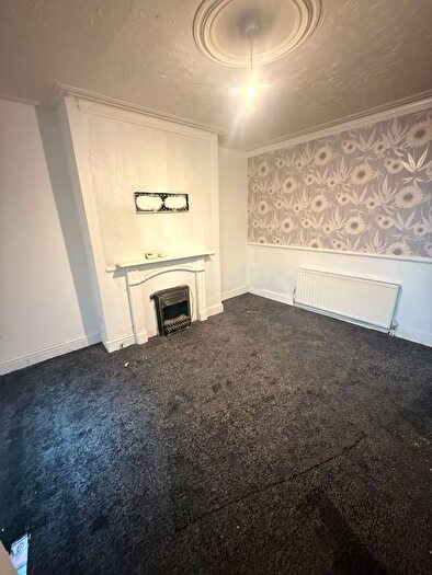 2 Bedroom Flat To Rent In Hall Lane, Armley, LS12
