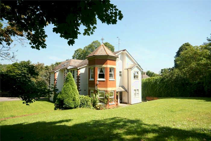 1 Bedroom Flat To Rent In Sandhurst, Guildford Road, Runfold, Surrey, GU10