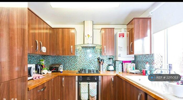 3 Bedroom Maisonette To Rent In Rainhill Way, London, E3