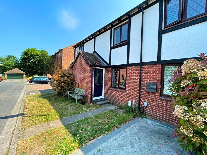 2 Bedroom Terraced House To Rent In Kings Chase, East Molesey, KT8
